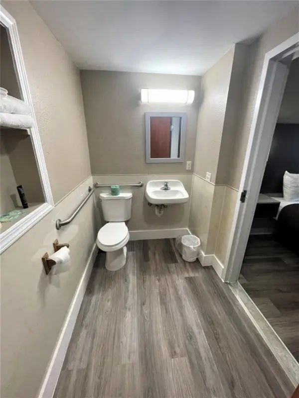 Shangri-La Motel 6